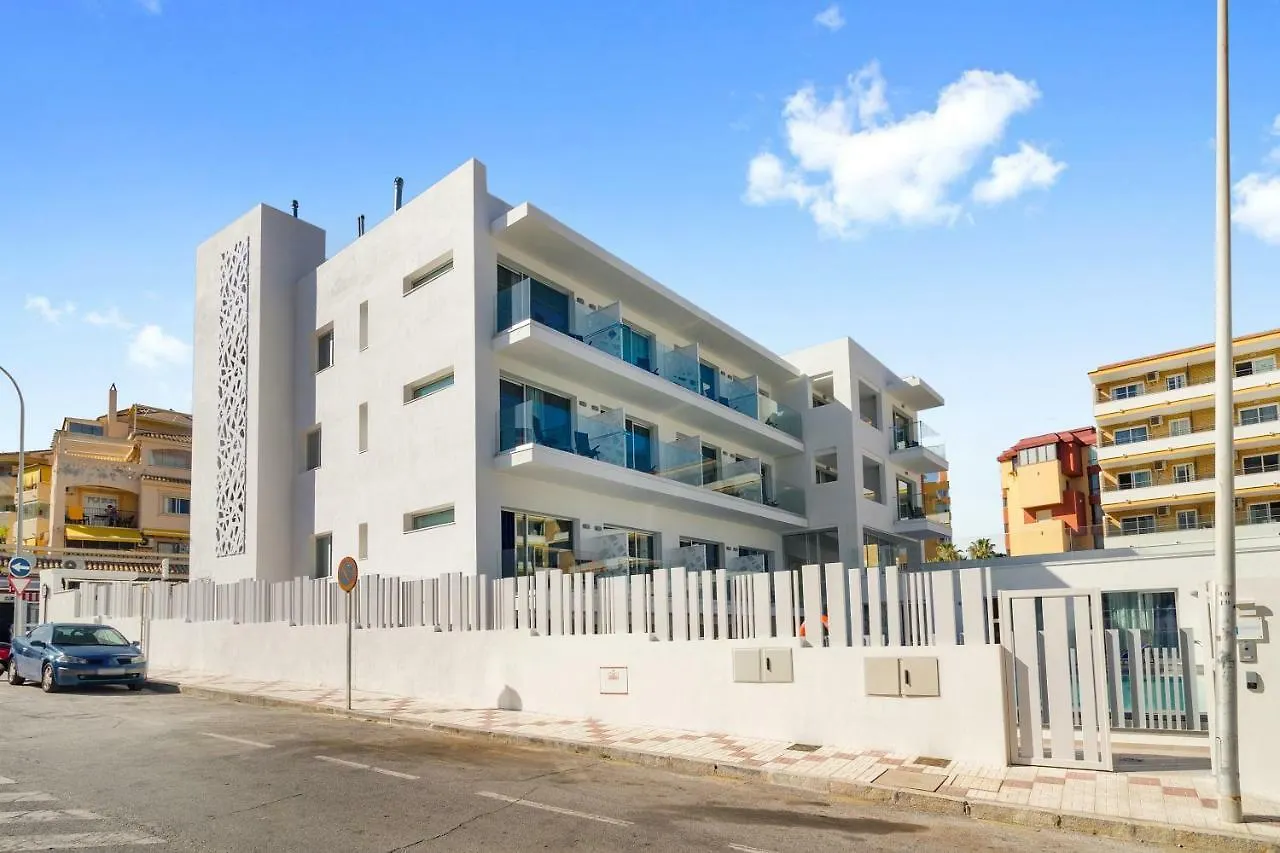 טורמולינוס Carihuela Suites 0*,